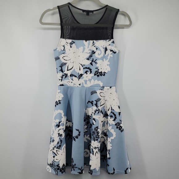 Trixxi dress - Picture 7 of 10